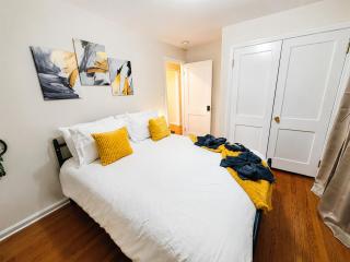 Cozy Private Queen Room 4 with Desk TV and WiFi near Yale - 7