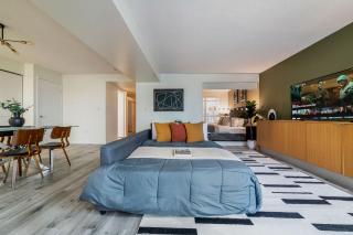 Luxury Waterfront Escape Stylish 3BR Condo - 3