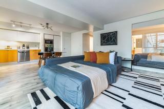 Luxury Waterfront Escape Stylish 3BR Condo - 2