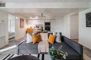 Luxury Waterfront Escape Stylish 3BR Condo - 0