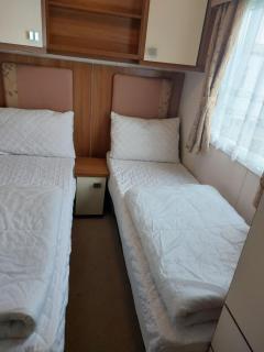 Cosy Caravan With Side Decking At Felixstowe Beach Holiday Park Ref 55012Sw - 3