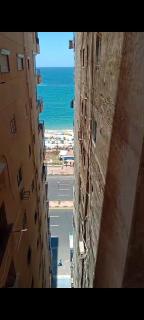 شقه فندقيه 3 غرف مكيفه ثاني برج من كورنيش المندرة الإسكندرية - 3