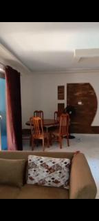 شقه فندقيه 3 غرف مكيفه ثاني برج من كورنيش المندرة الإسكندرية - 1