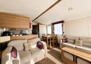 Lovely 8 Berth Caravan With Large Decking Area In Caister, Norfolk Ref 65055Eb - 3