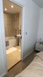 Double En-suite Room near Cribbs Causeway - 3