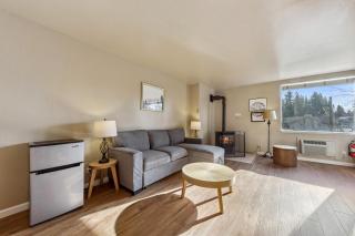 Walk to Lake 1BR Pool Hot Tub - Lakeland Village #104 - 4