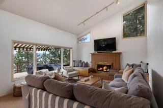 Mica Bay Chalet - 2