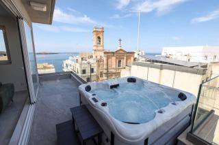 Sea View 2-Bed Apt with Private Jacuzzi Terrace - St Paul's Bay - 0