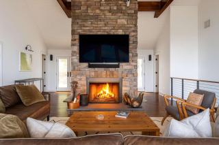Silver Ridge - Hilltop Chalet with Sweeping Views - 9