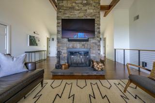 Silver Ridge - Hilltop Chalet with Sweeping Views - 1