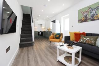 The Penarth Retreat - Modern 2-Bed Apartment! - 0