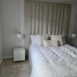 Stunning 4-Bed Retreat in Cornwall - 8