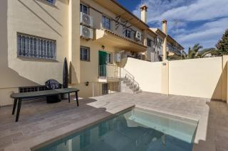 Spacious townhouse with private pool - 9