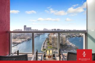 Chic Studio Bay Views & Miami Skyline - 1