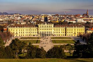 Bright Apartment Schönbrunn Palace - 4