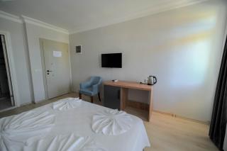GOLDEN DAiSY HOTEL - 4