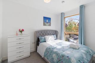Modern 4 Bedroom House Free Parking 7 Sleeps - 0
