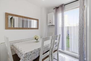 Modern 4 Bedroom House Free Parking 7 Sleeps - 5