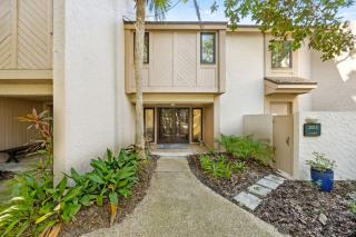 2055 Beach Wood - 9
