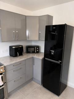 Sleek 4-Bedroom Home with Parking, Minutes from the NEC & Airport - 1