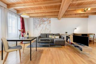 Charming Lakenear Apartment - 1