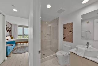 High-Floor Studio Intracoastal View - 3
