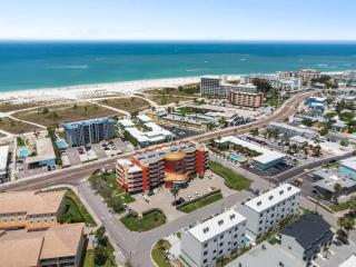 Oasis Getaways Updated Coastal Luxury - 5