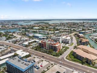 Spacious 2BR Oasis Steps to Treasure Island Beach - 6