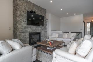 Lakeview Luxury -- Stoney Lake - 6