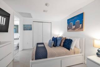 W Hotel Residence Bayview 2BR, 3 Pools, SPA, 4 restaurants, free gym classes 1609 - 1