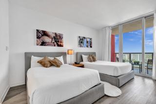 Studio High Floor Ocean and Canal View 2704 - 0