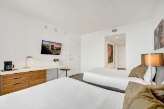 Studio High Floor Ocean and Canal View 2704 - 2