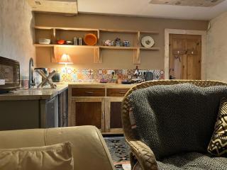 Adorable Yurt Glamping Bantry - 5