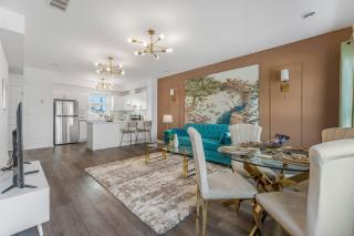 Stylish Penthouse with Rooftop & Parking Included - 5