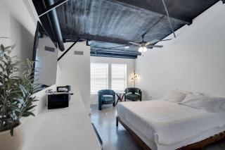The Lawson District - The Poppy Suite - 2