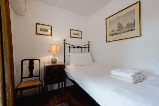 Jeff's Cottage, Heart of Honley, Sleeps 5 - 7