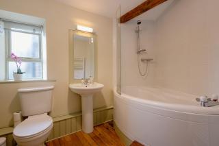 Jeff's Cottage, Heart of Honley, Sleeps 5 - 4