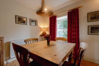 Jeff's Cottage, Heart of Honley, Sleeps 5 - 1