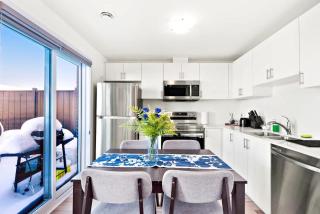 Patio Suite with BBQ & Outdoor Relaxation Near Niagara Falls - 2