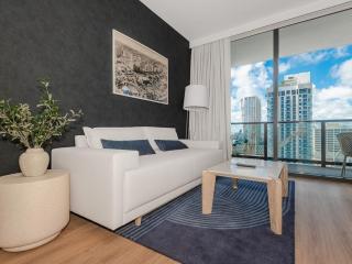 1608 Bright 2BR with Skyline Views a Pool and 24h Gym in Downtown Miami - 0