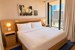 1608 Bright 2BR with Skyline Views a Pool and 24h Gym in Downtown Miami - 9