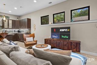Modern Easy E Austin Living 3BR 3BA Peloton and Private Suites by Austin Vacay - 3