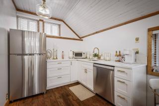 Chic Retreat on Broadway Street - 1