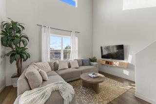 Warm 4BR Home with Hot Tub Sunset Deck Sleeps 10 - 0