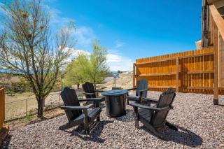 Modern 2BR Home Sleeps 8 Grill Hot Tub & Fire Pit - 5