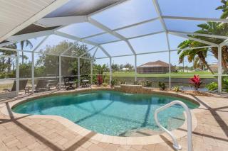 Waterfront Paradise Pool Kayaks Games 12 Guests - 0