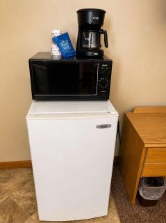 Room 27-1 Queen 1 Full Suite-Woodland Motor Lodge - 6