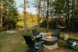 Spirit Cabin - Lakefront with Pool Sauna & Cold Plunge - 3