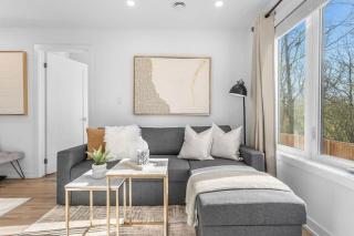 New 2-Bedroom Suite Sleeps 5 7 Minutes to the Falls & Parking - 5