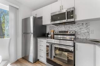 New 2-Bedroom Suite Sleeps 5 7 Minutes to the Falls & Parking - 3